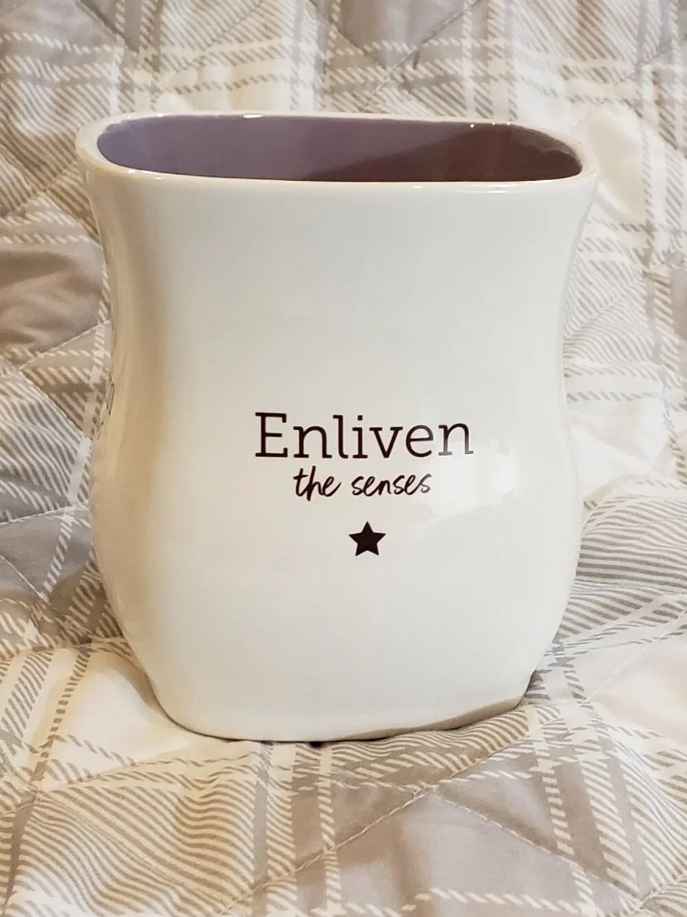Scentsy Classic Curve Ceramic Warm The Heart mug 16oz